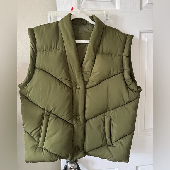 Blank NYC Jackets & Blazers - BlankNYC Vest/Jacket, Sm, Olive, quilted, pocket in front on each side NWOT
